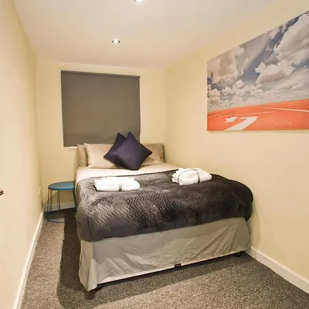 Church Rd Apartment *